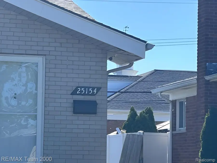 25154 Huron Street, Roseville, MI 48066 - #3