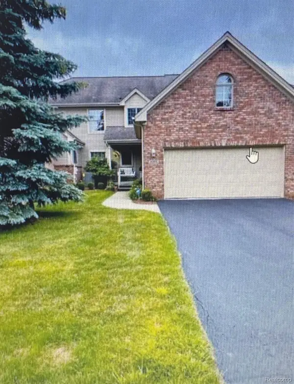 8095 Woodstone Court, GrandBlanc, MI 48439