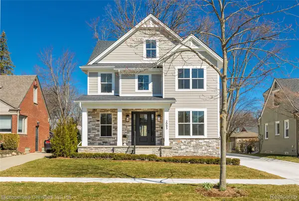 2093 Pembroke Road, Birmingham, MI 48009