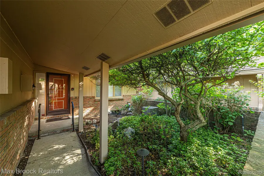 3685 Quail Hollow Drive, Bloomfield, MI 48302 - #2