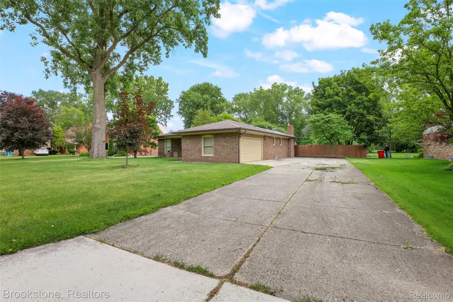 23059 Remick Drive, Clinton Township, MI 48036 - #3