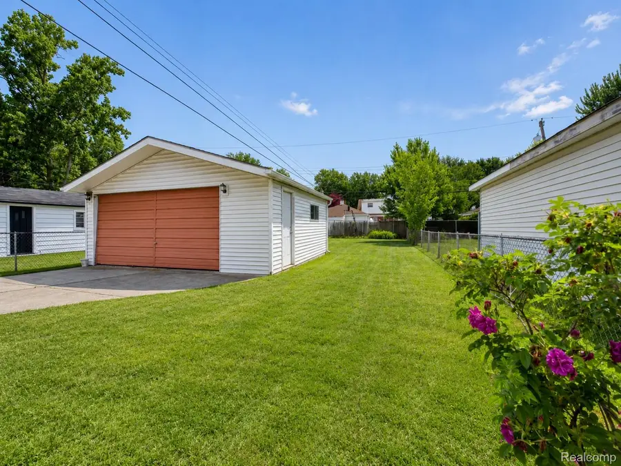 23012 Allor Street, Saint Clair Shores, MI 48082 - #2