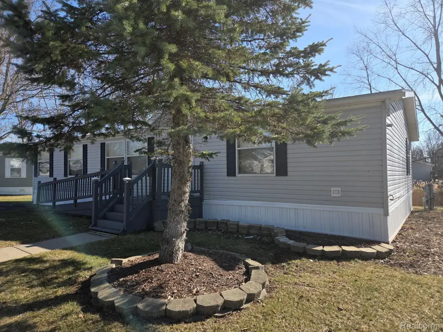 167 Laurel Leah, Oxford, MI 48462 - #2