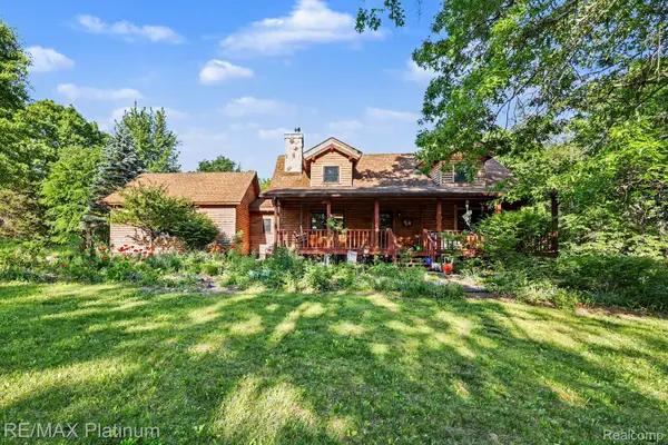 1240 N Hickory Ridge Trail, Milford, MI 48380