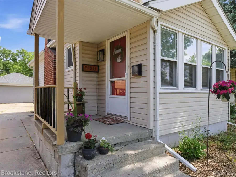 21813 Stephens Street, Saint Clair Shores, MI 48080 - #3