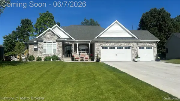 16437 Sleepy Hollow Drive, Fenton, MI 48430