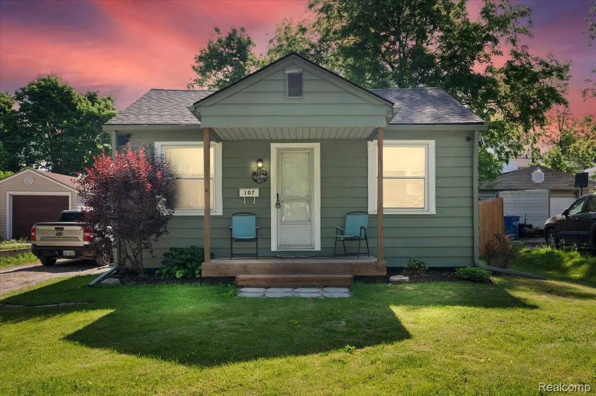 107 S Tilden Avenue, Waterford, MI 48328 - #1