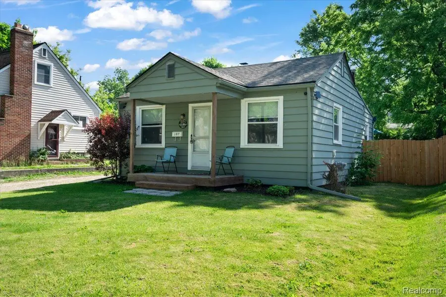 107 S Tilden Avenue, Waterford, MI 48328 - #2