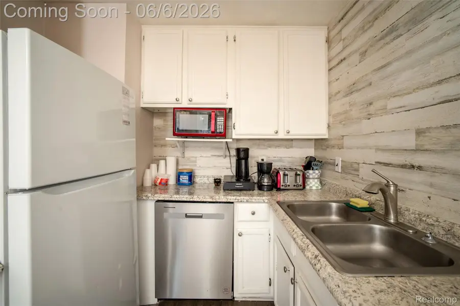 15251 Wildwood Street, Roseville, MI 48066 - #2