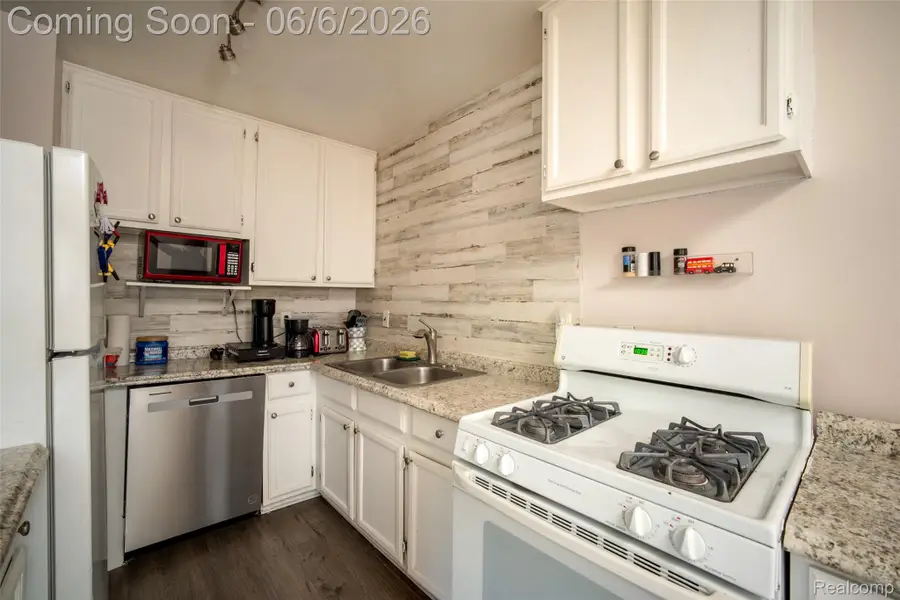 15251 Wildwood Street, Roseville, MI 48066 - #3