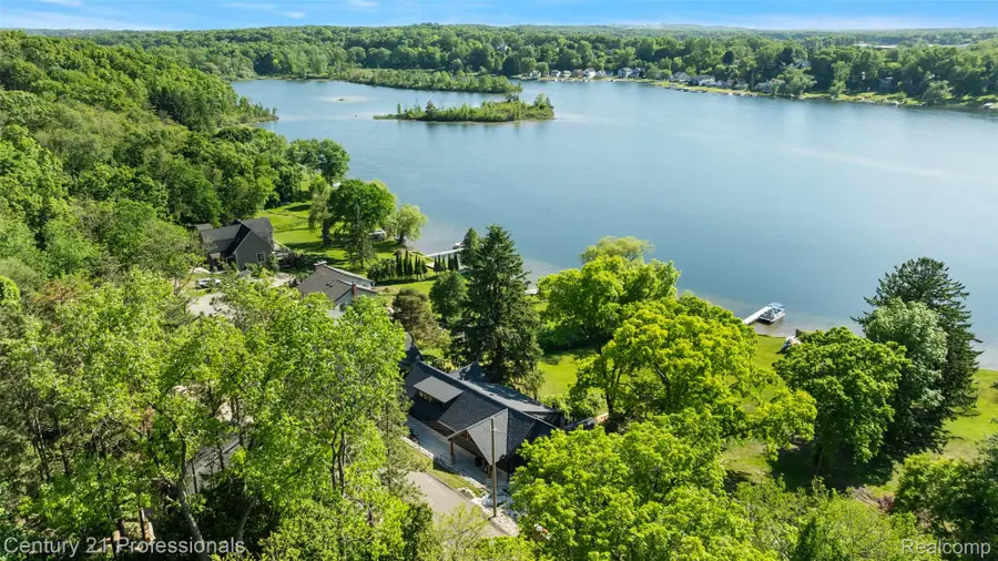 1420 Pettibone Lake Road, Highland, MI 48356 - #2
