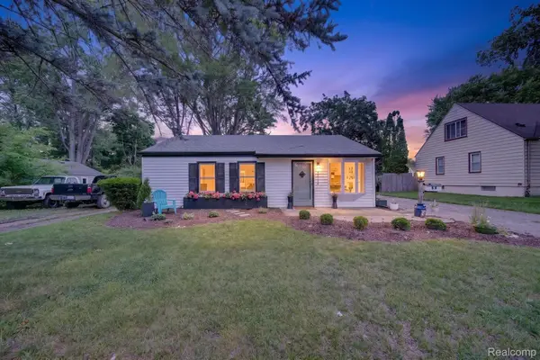 32326 Florence Street, GardenCity, MI 48135