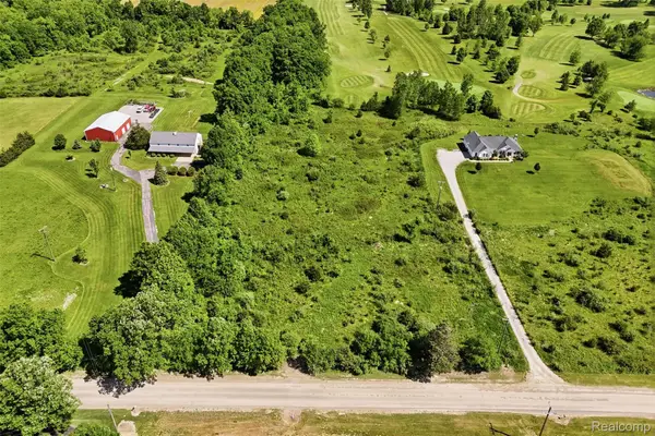 9058 Willow Rd Road, Saline, MI 48176