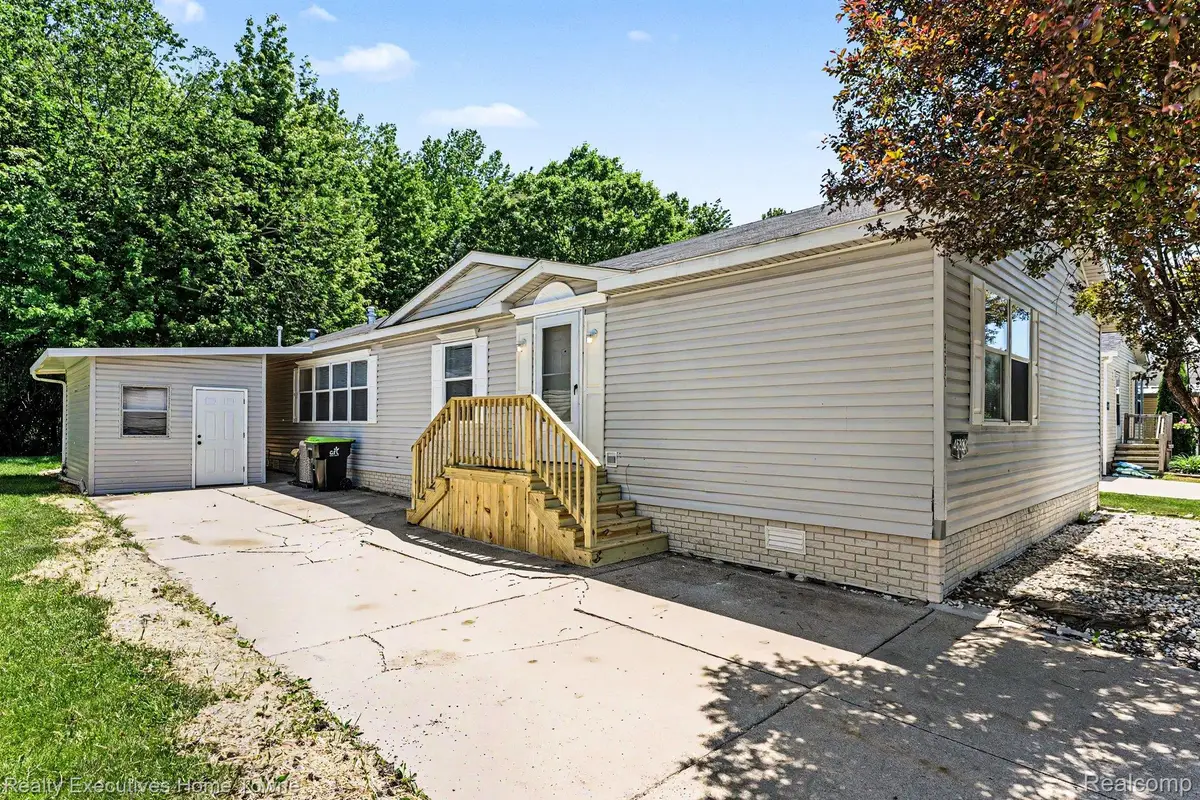 45822 Bonaventure Dr, Macomb, MI 48044 - #1