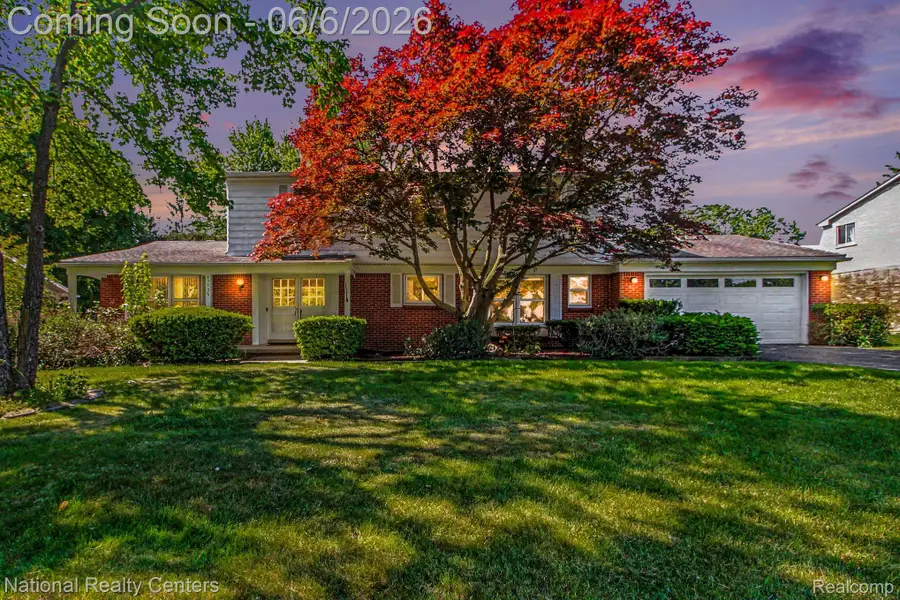 5535 Pembury Lane, West Bloomfield, MI 48322 - #2