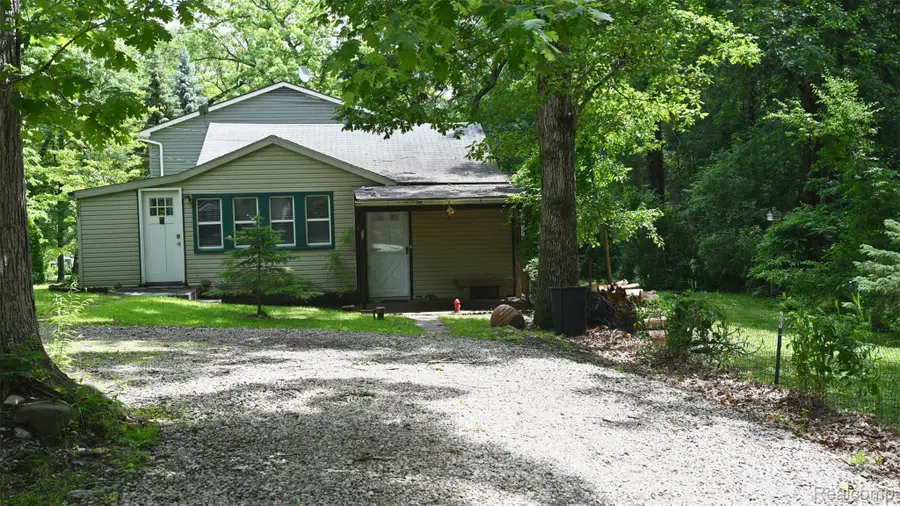 3057 Hillside Drive, Milford, MI 48380 - #3