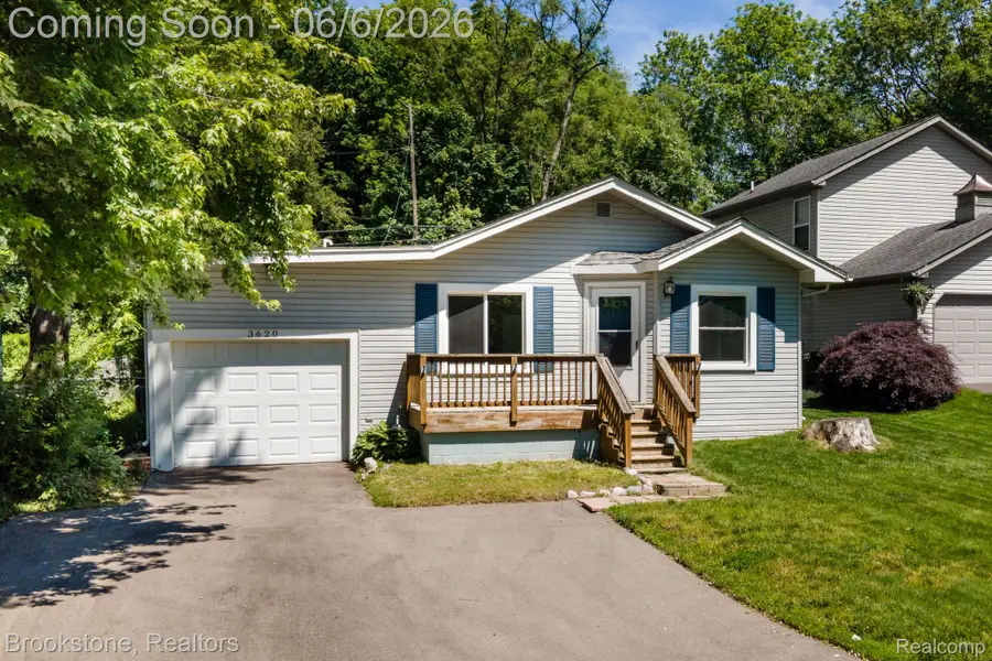 3620 Lotus Drive, Waterford, MI 48329 - #2