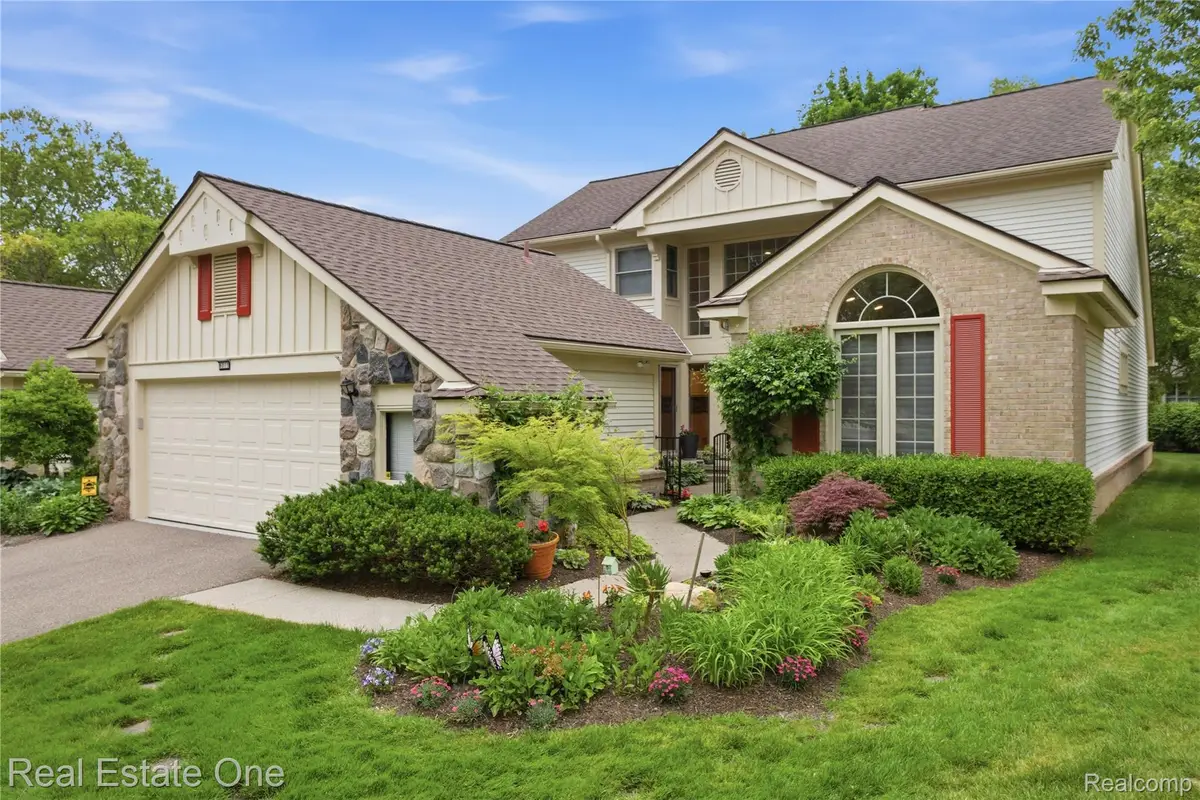 6011 Simsbury Court #12, West Bloomfield, MI 48322 - #1