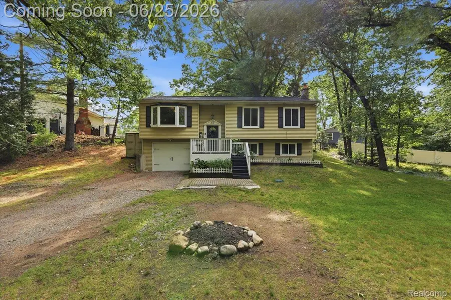 2021 Ardsley Drive, Ortonville, MI 48462 - #2