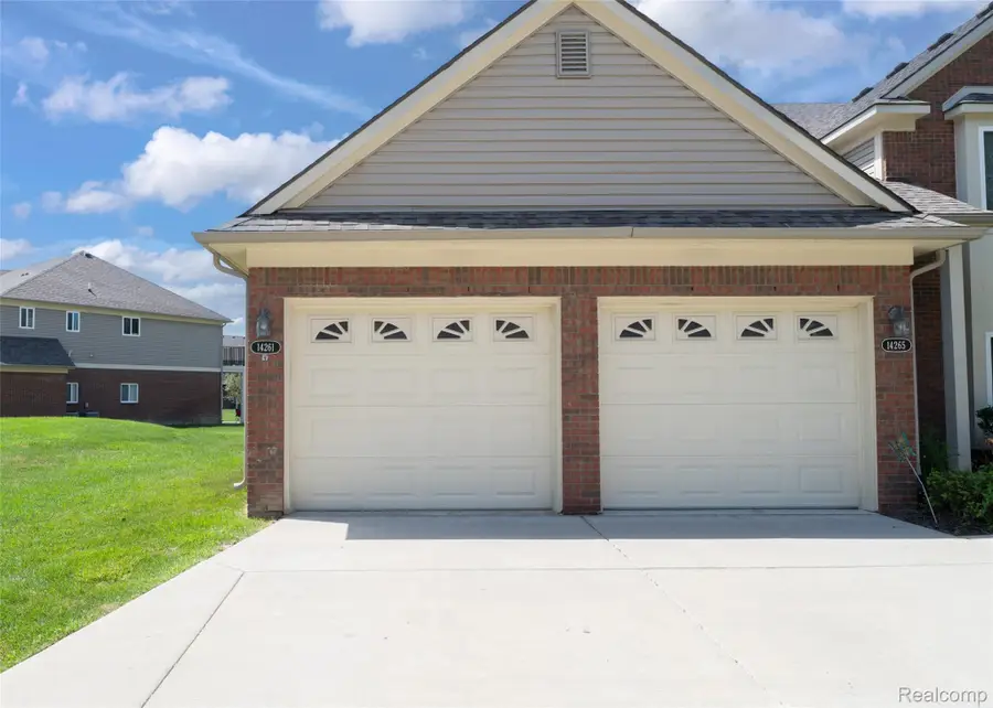 14350 Shadywood Drive, Sterling Heights, MI 48312 - #2