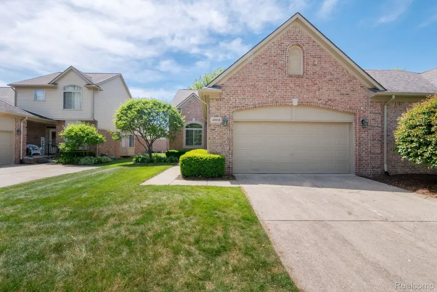 40658 Saint Louis Drive, Clinton, MI 48038 - #2