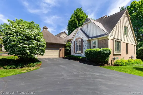 29401 Windmill Court, Farmington, MI 48334