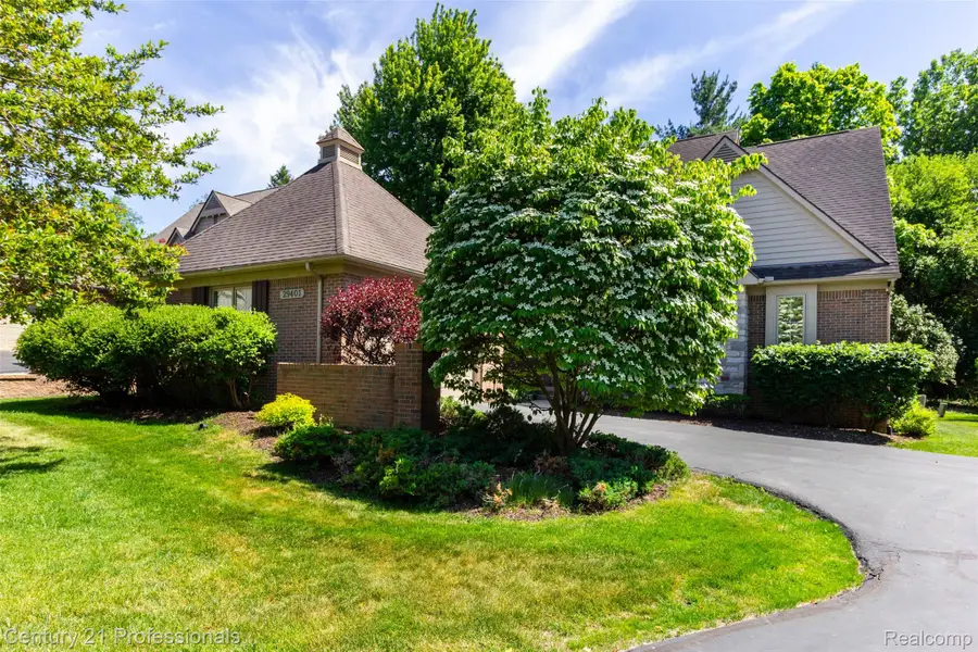 29401 Windmill Court, Farmington, MI 48334 - #2