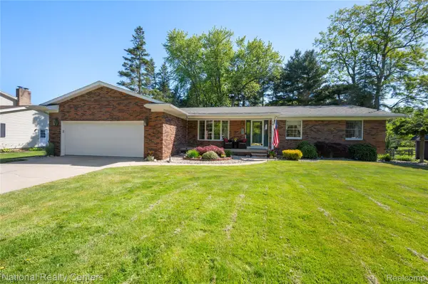 16 Lakeridge Drive, Adrian, MI 49221