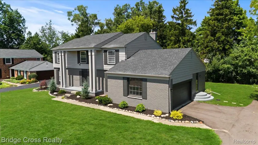 655 S Spinningwheel Lane, Bloomfield, MI 48304 - #3