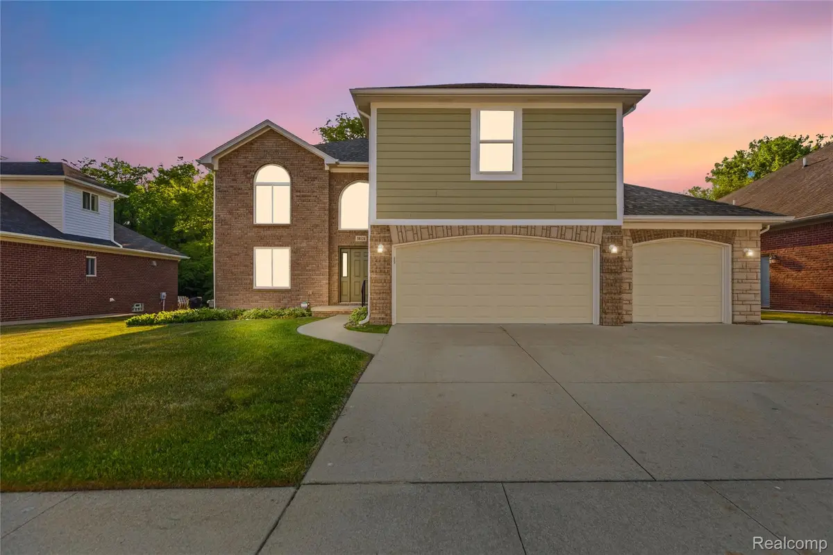 38124 Cobble Creek Court, Sterling Heights, MI 48312 - #1