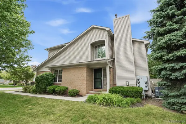 23716 Mccort Drive, FlatRock, MI 48134