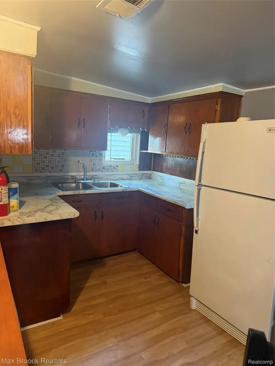 933 Myrtle Avenue, Waterford, MI 48328 - #2