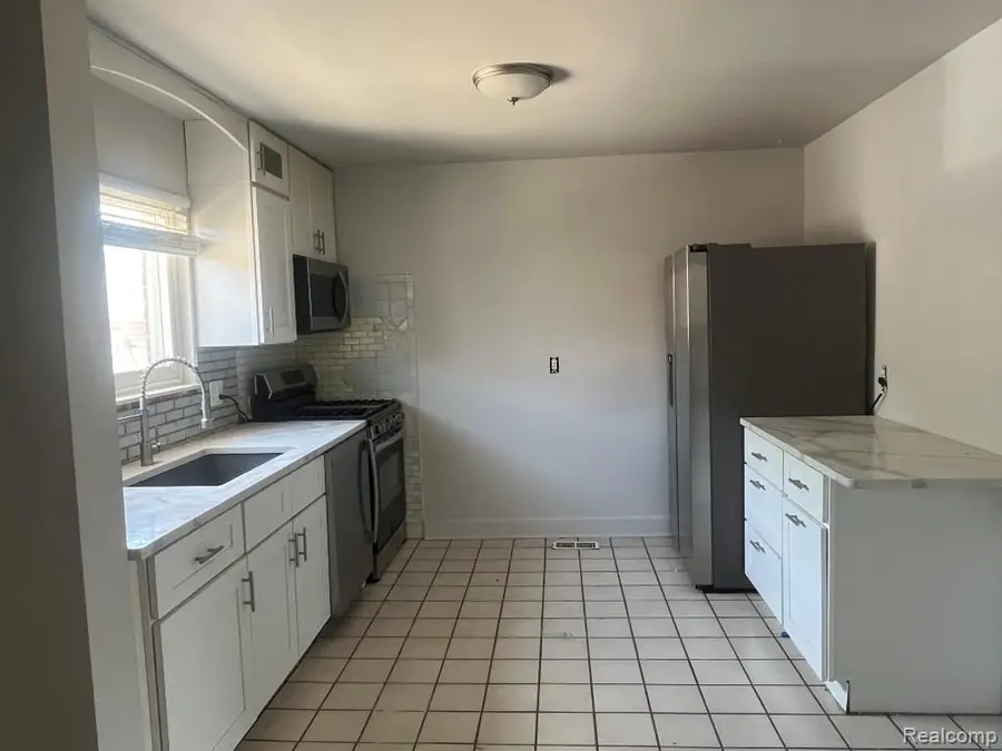 20841 Washington, Roseville, MI 48066 - #3