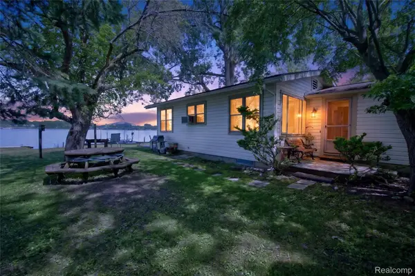 952 Wyman Drive, Waterford, MI 48328