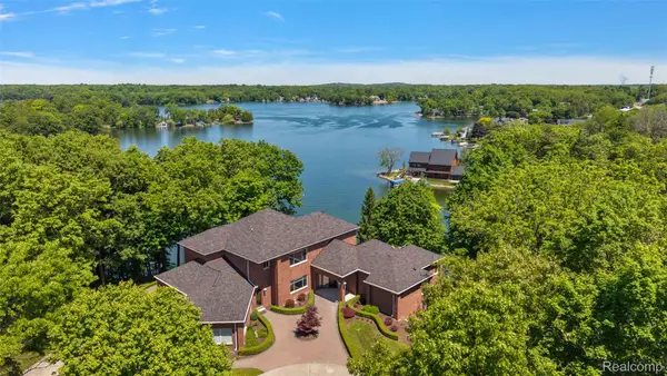 781 Windy Fields Court, Leonard, MI 48367