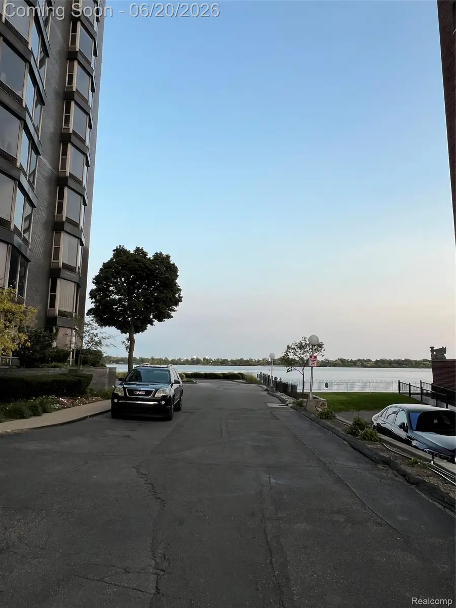 8200 E Jefferson Avenue #1509, Detroit, MI 48214 - #2