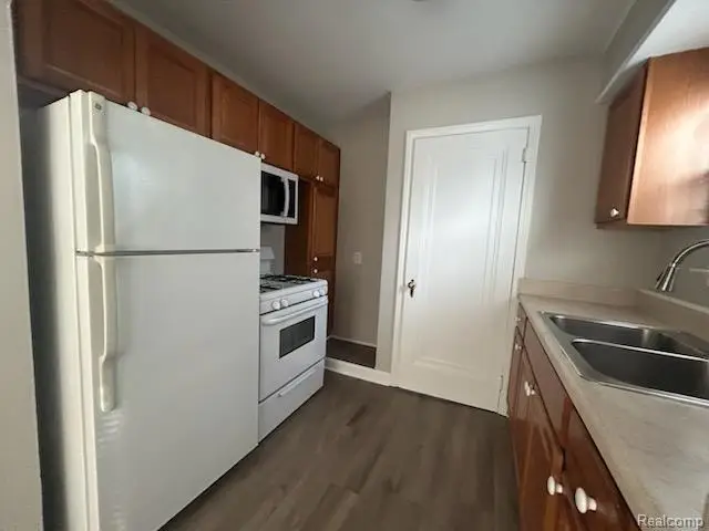2438 Columbia Road, Berkley, MI 48072 - #3