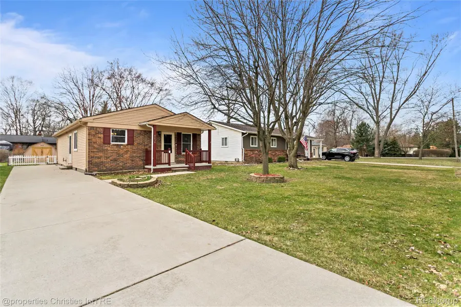 8834 Janis Street, Shelby, MI 48317 - #2