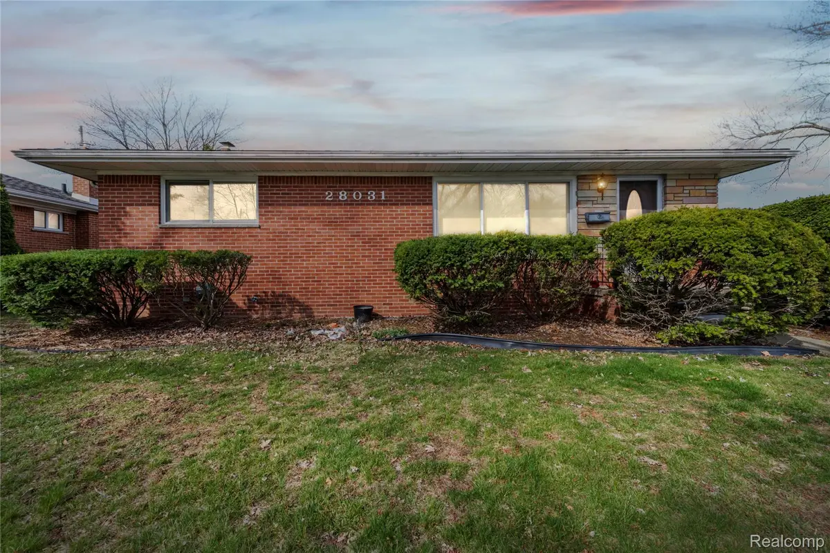 28031 Lorraine Avenue, Warren, MI 48093 - #1