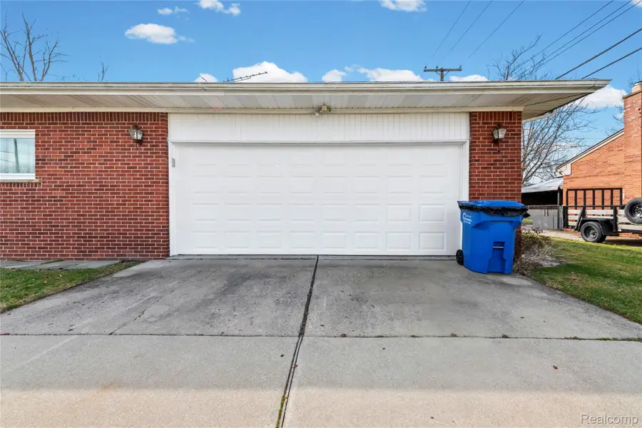 28031 Lorraine Avenue, Warren, MI 48093 - #3