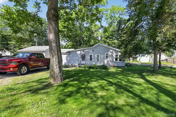 128 Front Drive, WhitmoreLake, MI 48189