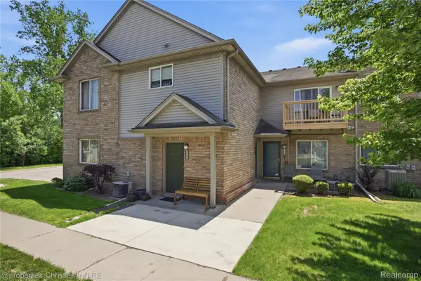 2136 Frazho Road, Warren, MI 48091