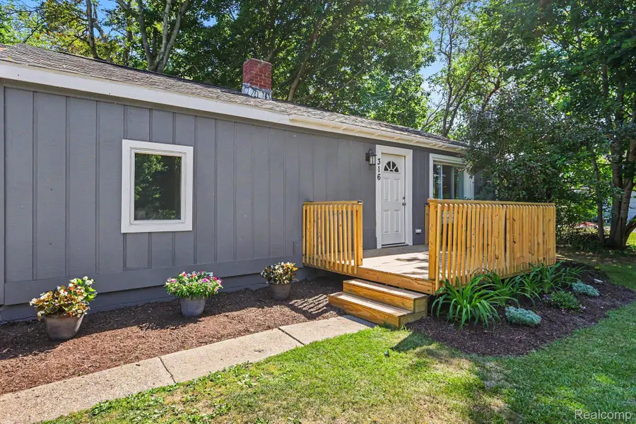 316 Oak Street, Webberville, MI 48892 - #2