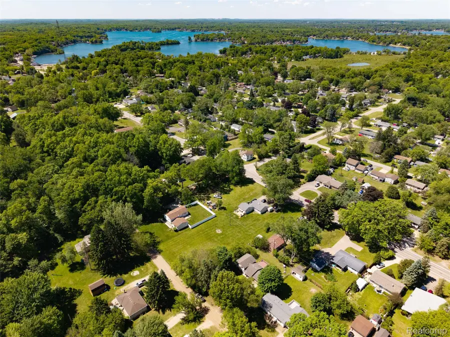 5069 Warmbriar Drive, White Lake, MI 48383 - #2