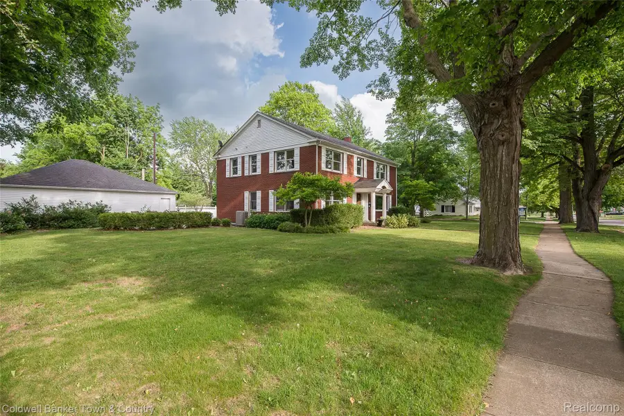 221 S Tompkins Street, Howell, MI 48843 - #2