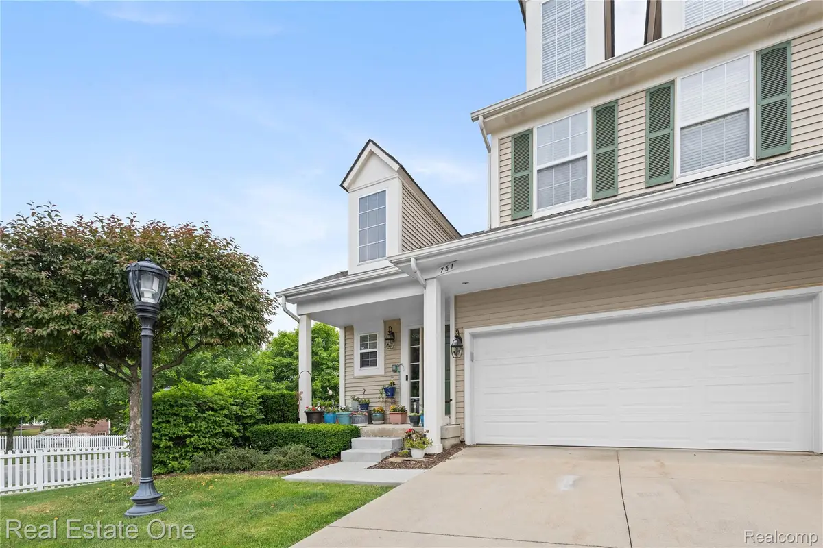 731 E Bluff Court, Rochester Hills, MI 48307 - #1