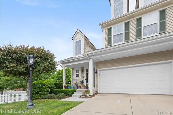731 E Bluff Court, RochesterHills, MI 48307