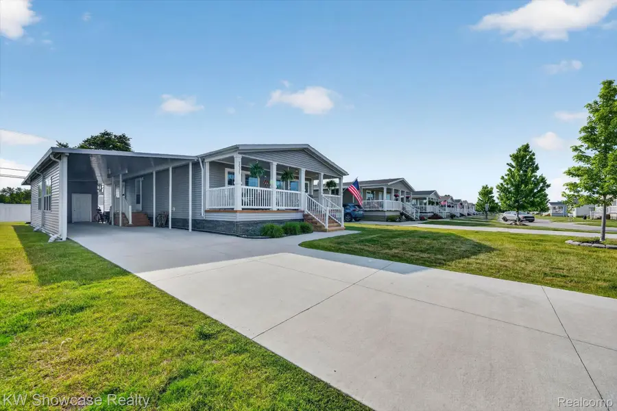 52525 Willow Wood Court, Chesterfield, MI 48051 - #2