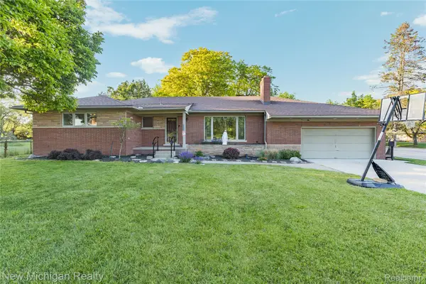 8359 Chicago Road, Warren, MI 48093