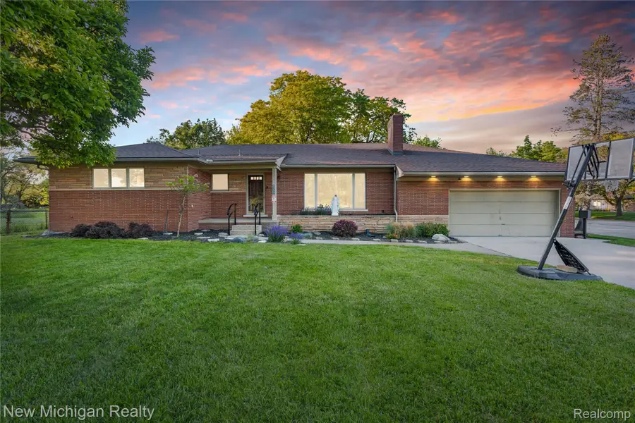 8359 Chicago Road, Warren, MI 48093 - #2